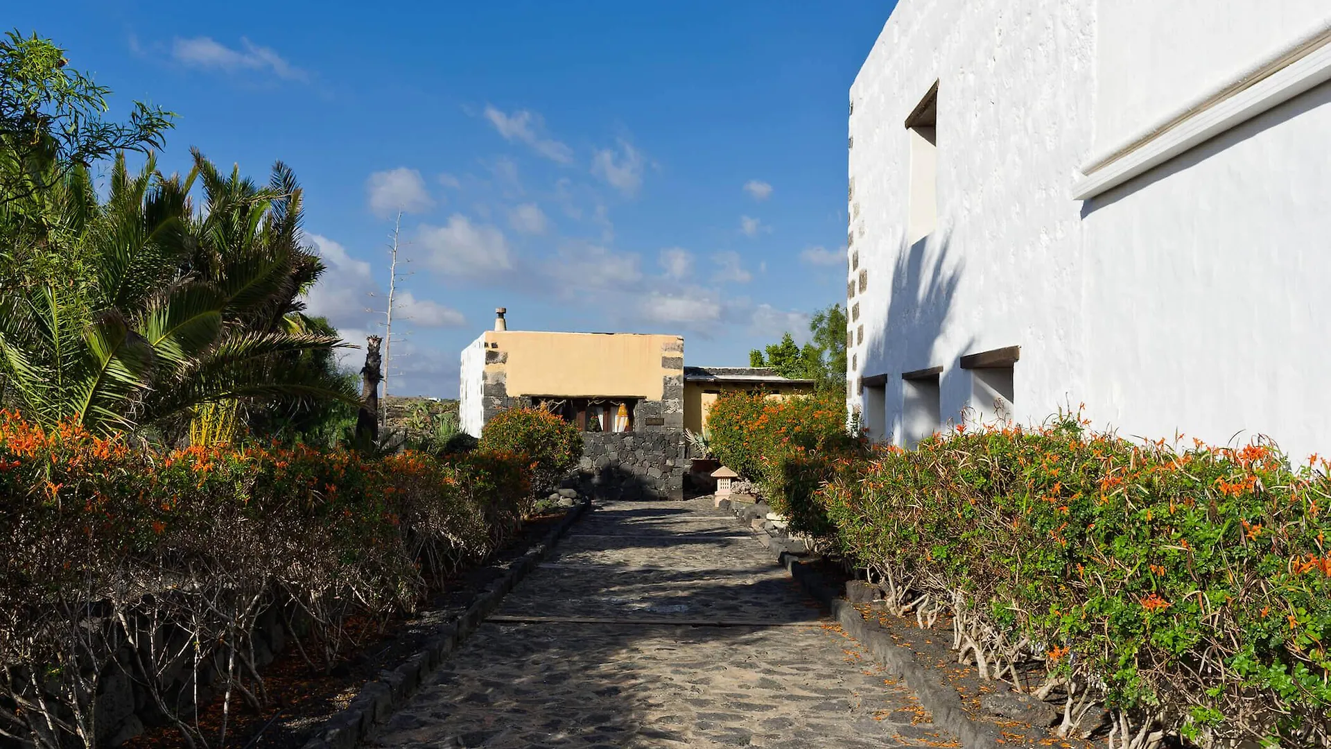 *** Üdülőközpont Finca Tomaren San Bartolomé Spanyolország
